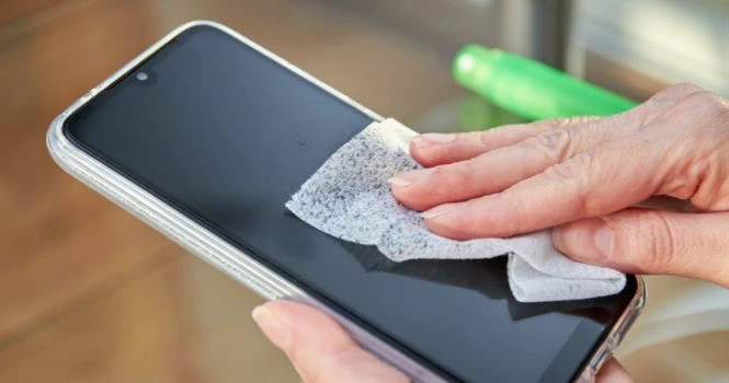 cleaning phone with cloth